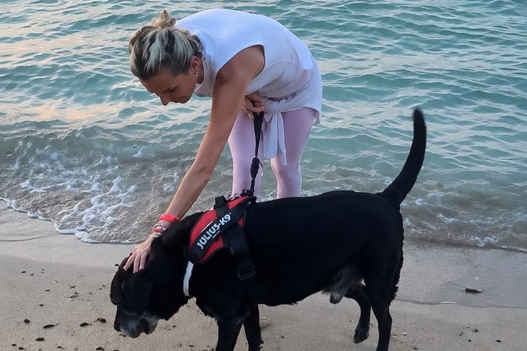 Russo Frattasi con cane. <span>Foto Comune di Bari </span>