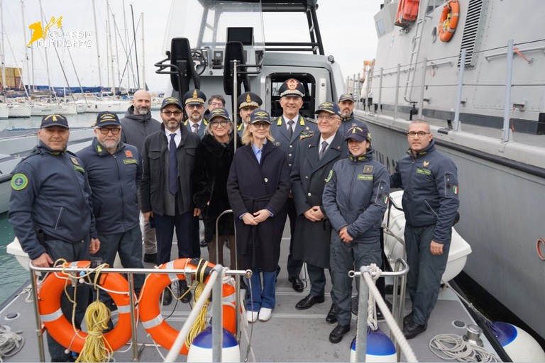 Sandra Sabino in visita alla GDF di Bari