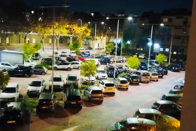 Nuove luci al parcheggio del mercato di Santa Chiara