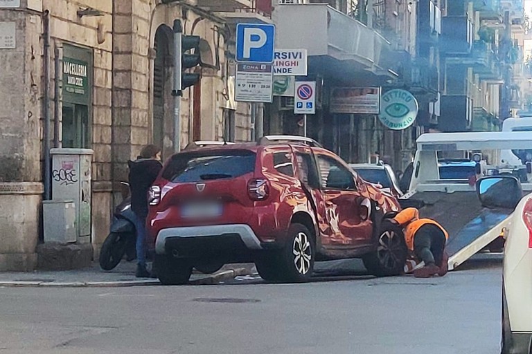 scontro in centro a Bari