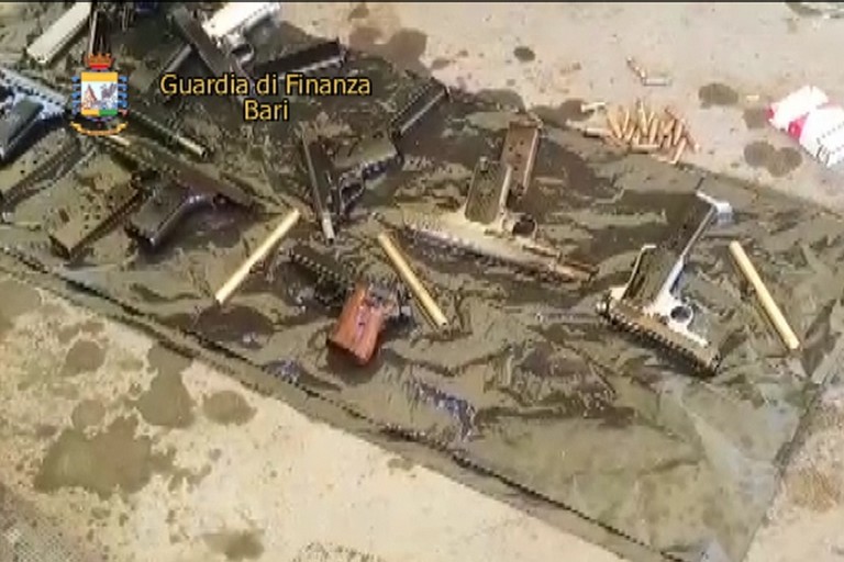 sequestro armi porto di bari sequestro armi porto di bari
