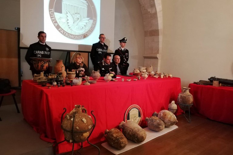 sequestro reperti archeologici