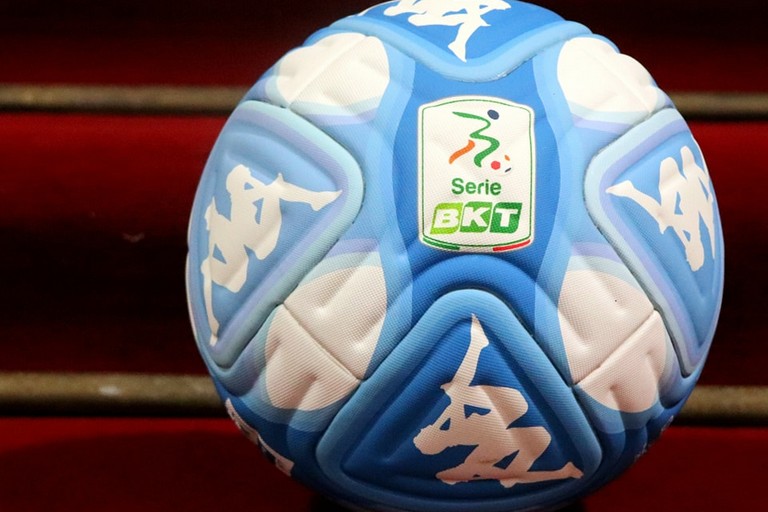 Il pallone della Serie BKT 2023-2024