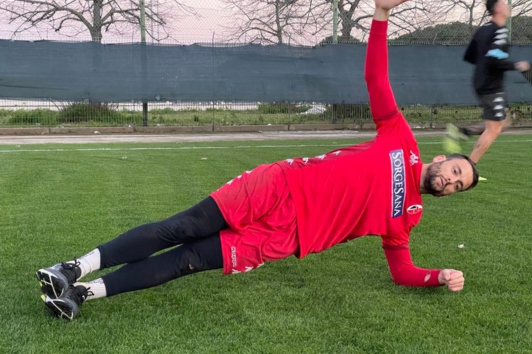 frattali ssc bari allenamento antistadio. <span>Foto ssc bari</span>