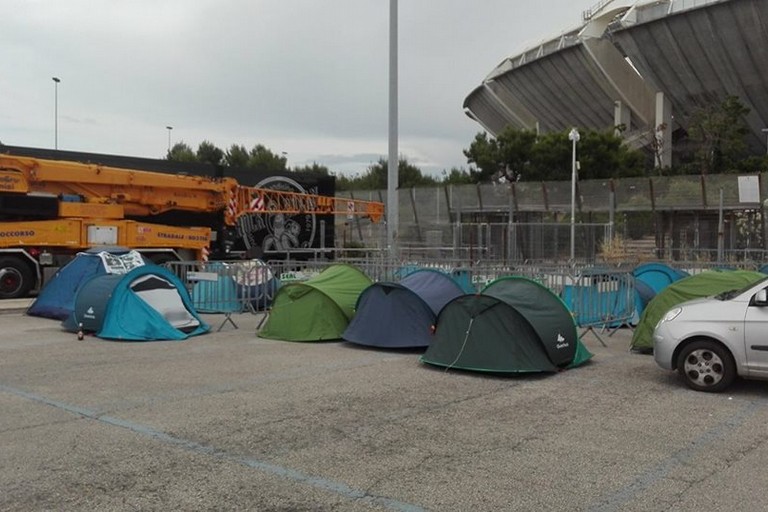 stadio san nicola fan accampati per vasco