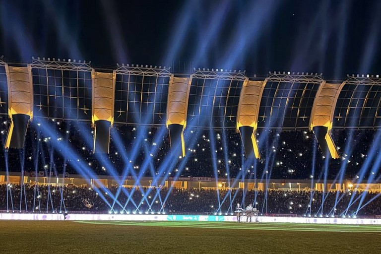 Barry Genoa, score for the crowd.  San Nicola is considered the sixth among the Italian stadiums