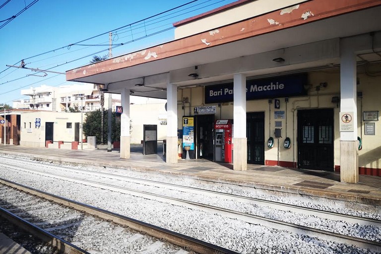 stazione bari palese macchie