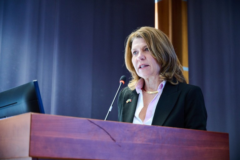 La Console Generale degli Stati Uniti, Tracy Roberts-Pounds