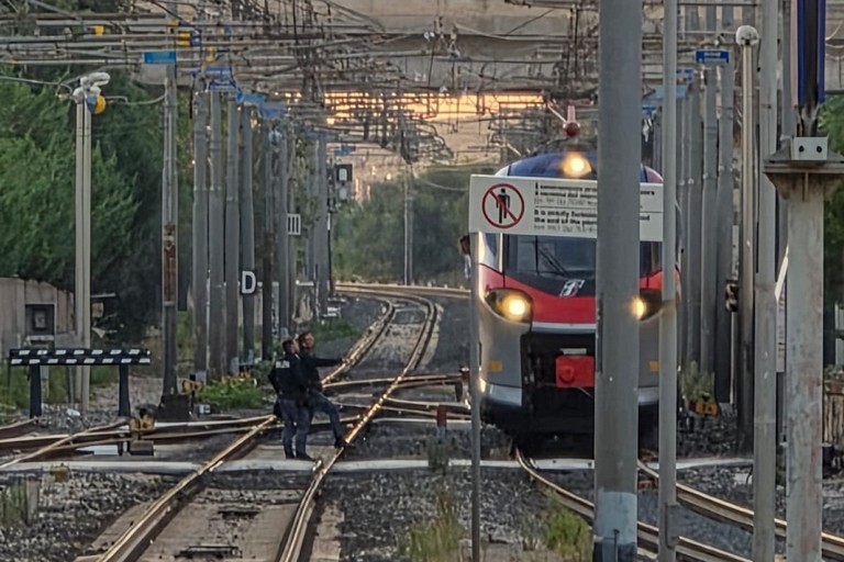 Investimento a Trani, circolazione ferroviaria bloccata