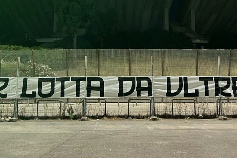 Striscione Curva Nord