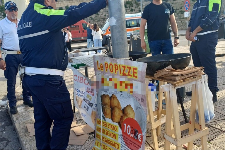 Sequestro di un banchetto abusivo di preparazione di sgagliozze