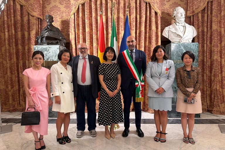 Leccese incontra ambascitrice Ahn del Vietnam. <span>Foto Comune di Bari </span>