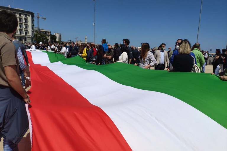 La manifestazione del centrodestra a Bari