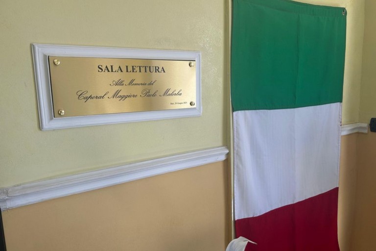 La targa commemorativa. <span>Foto Paolo Alberto Malerba</span>