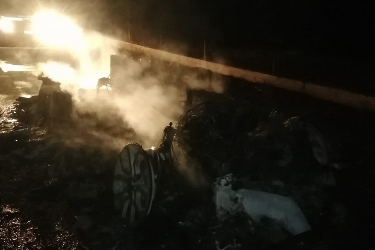 Auto in fiamme a Grumo