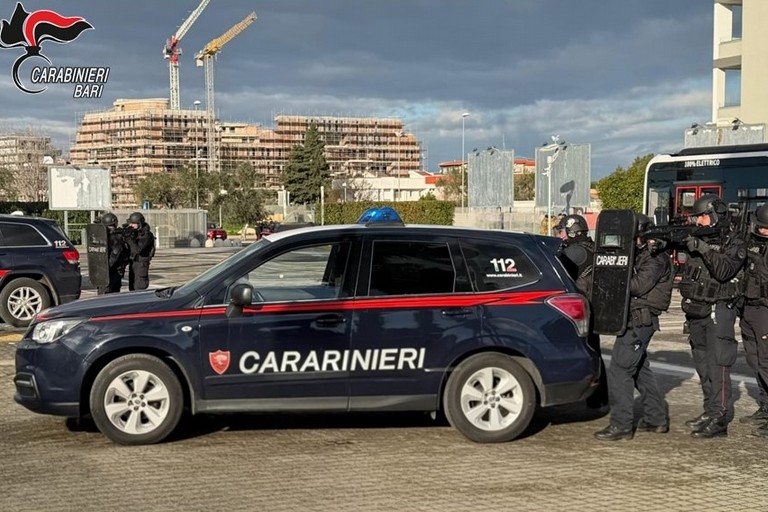 Esercitazione dei Carabinieri a Bari