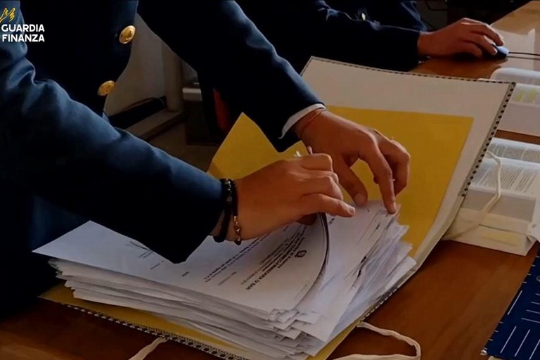 Fatture false, sequestro preventivo per oltre 600mila euro di 22 imprese nel barese