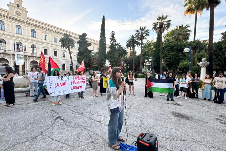 Presidio a Bari per la liberazione di Domenico Centrone