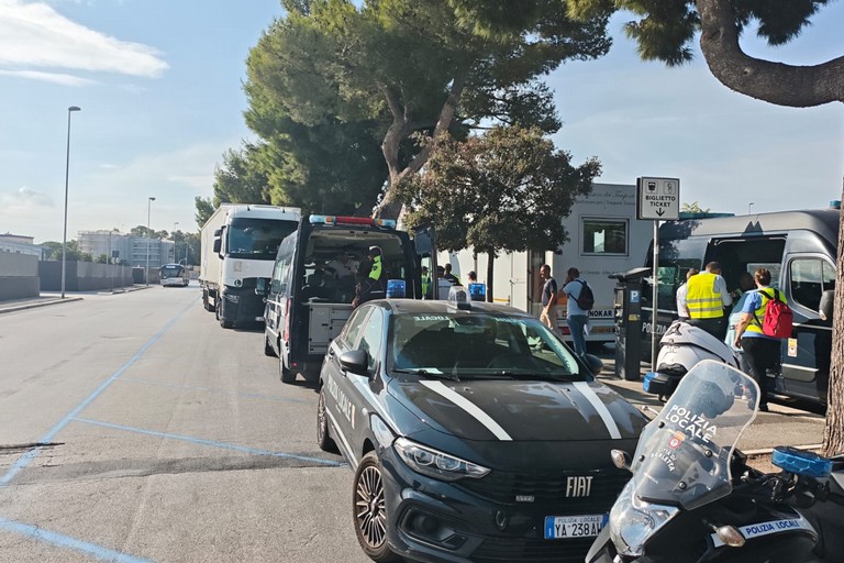 Autotrasporto, controlli a Bari: 18 violazioni su 10 veicoli