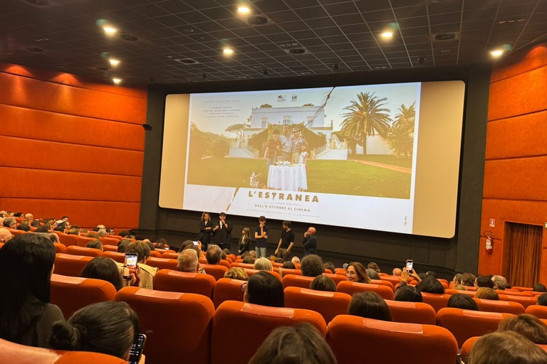 “L’Estranea”, il film di Paolo Strippoli arriva al Multicinema Galleria di Bari